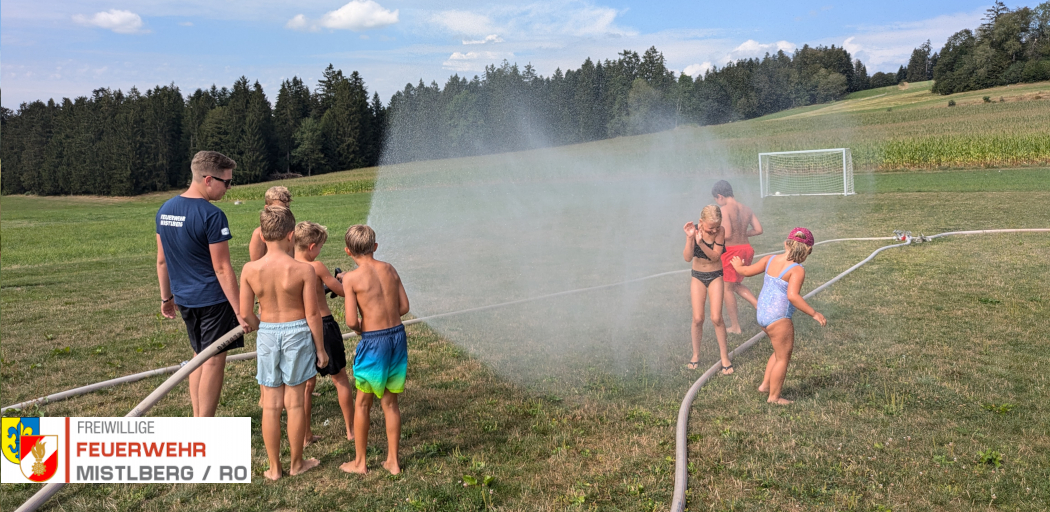 Ferienspiel – Feuerwehrspaß unter strahlendem Sonnenschein